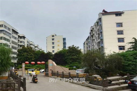 龙源教师公寓3室2厅2卫131㎡